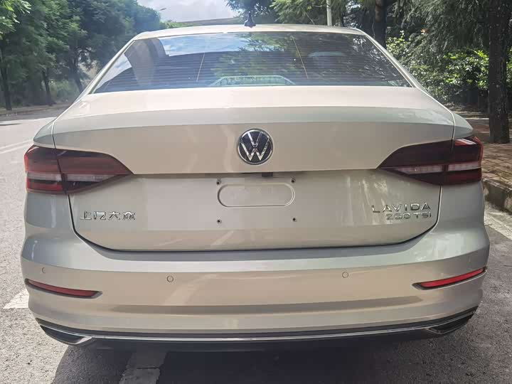 Фото 3 - Volkswagen Lavida