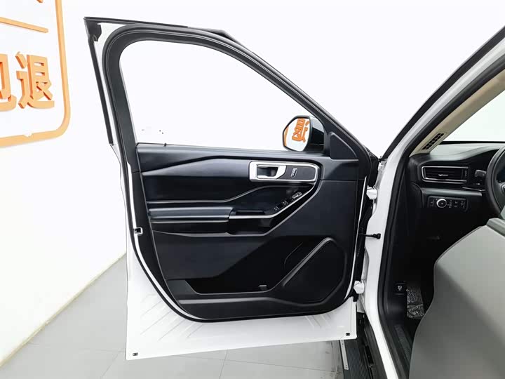 Фото 8 - Ford Explorer