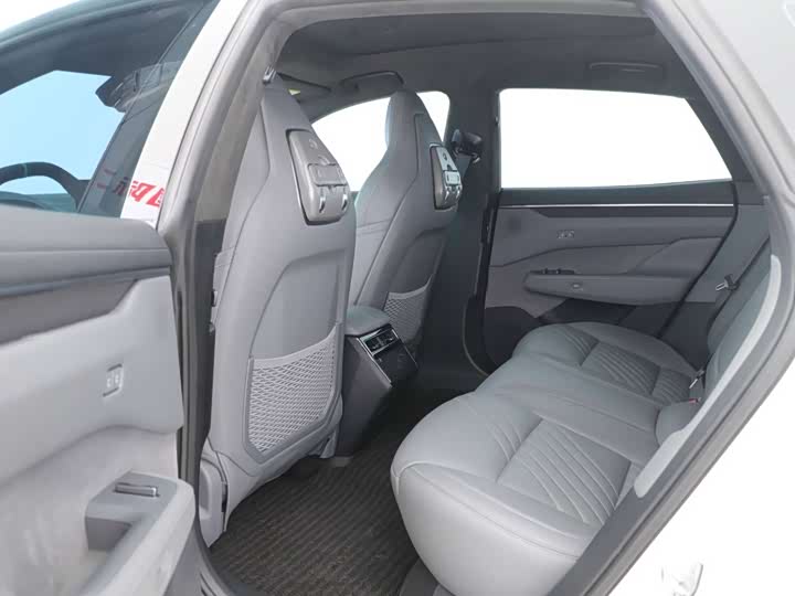 Фото 8 - Zeekr 001