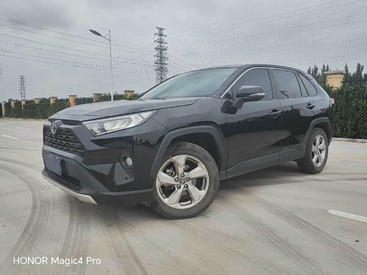 Фото 1 - Toyota RAV4