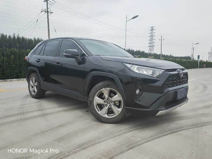 Фото 3 - Toyota RAV4