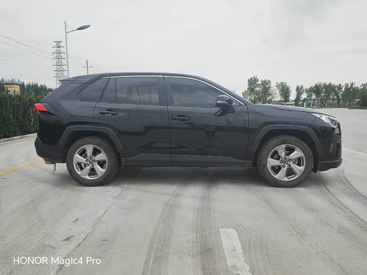 Фото 4 - Toyota RAV4
