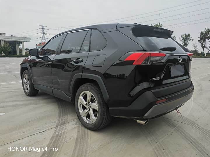 Фото 5 - Toyota RAV4