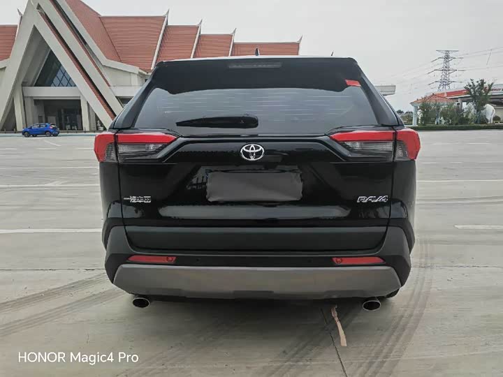 Фото 6 - Toyota RAV4