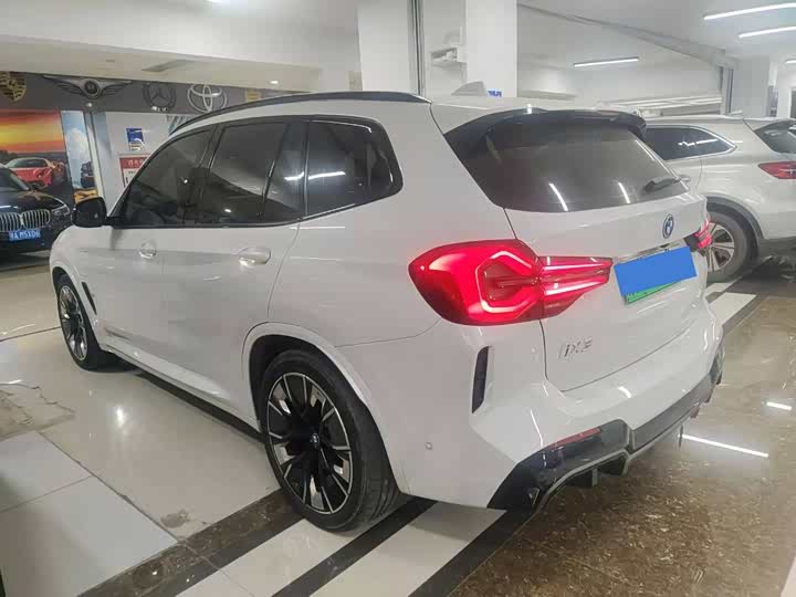 Фото 9 - BMW iX3