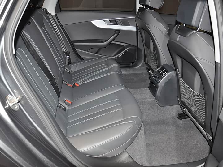 Фото 7 - Audi A4L