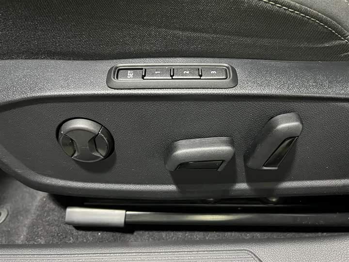 Фото 9 - Volkswagen Golf