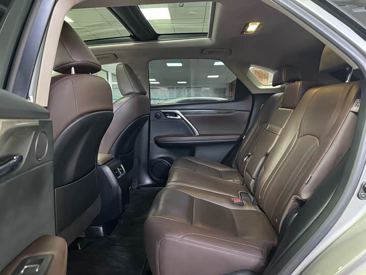 Фото 7 - Lexus RX