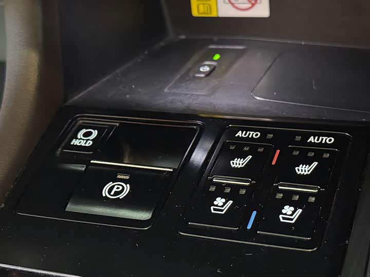 Фото 8 - Lexus RX