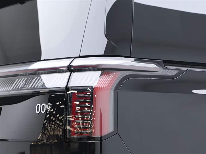 Фото 7 - Zeekr 009