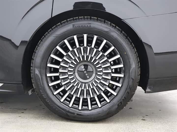 Фото 9 - Zeekr 009