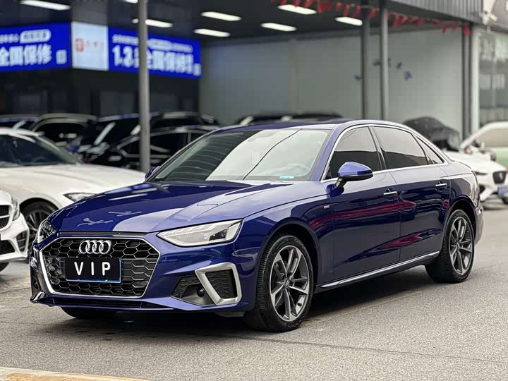 Фото 1 - Audi A4L