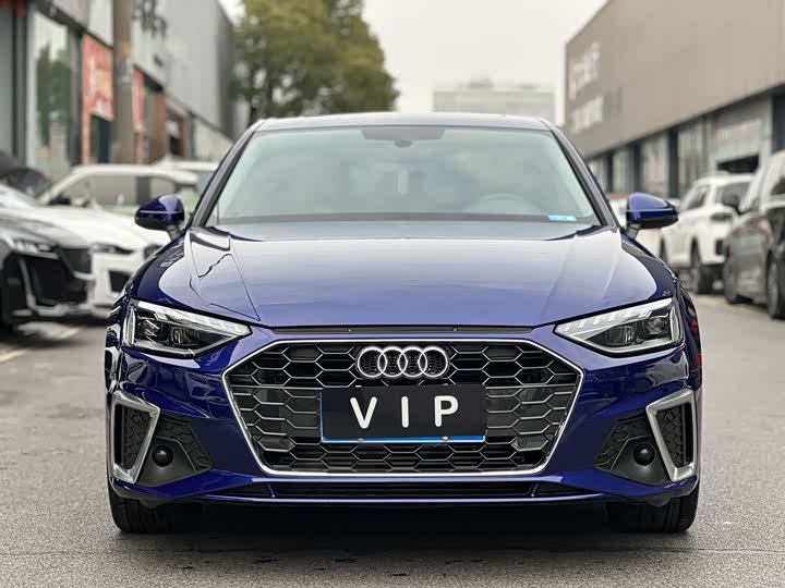 Фото 2 - Audi A4L