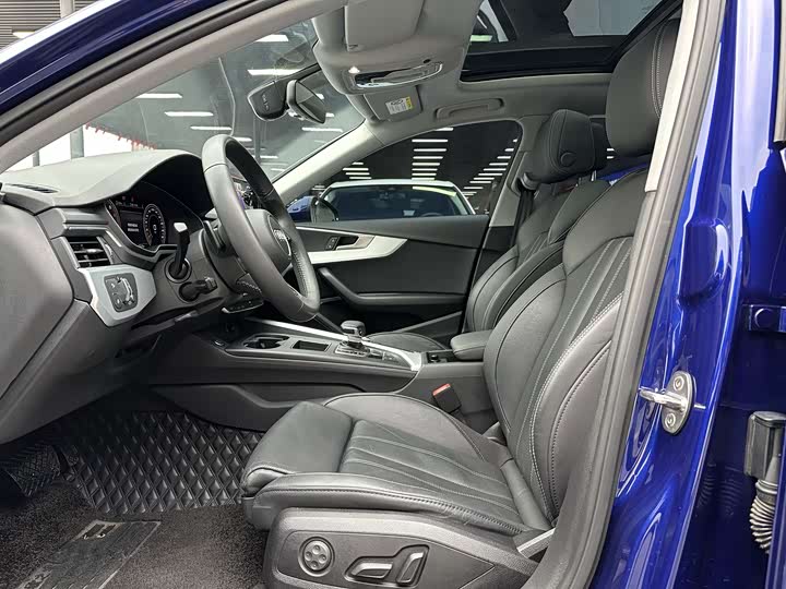 Фото 4 - Audi A4L