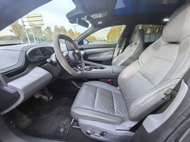 Фото 4 - Zeekr 001