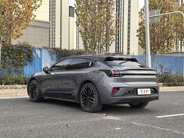 Фото 7 - Zeekr 001