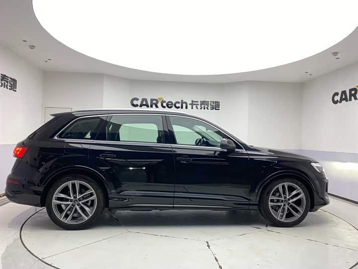Фото 4 - Audi Q7