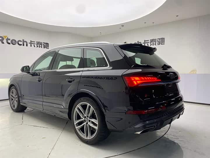 Фото 7 - Audi Q7