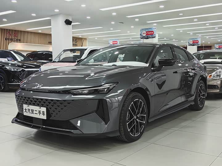 Фото 1 - Changan UNI-V Hybrid