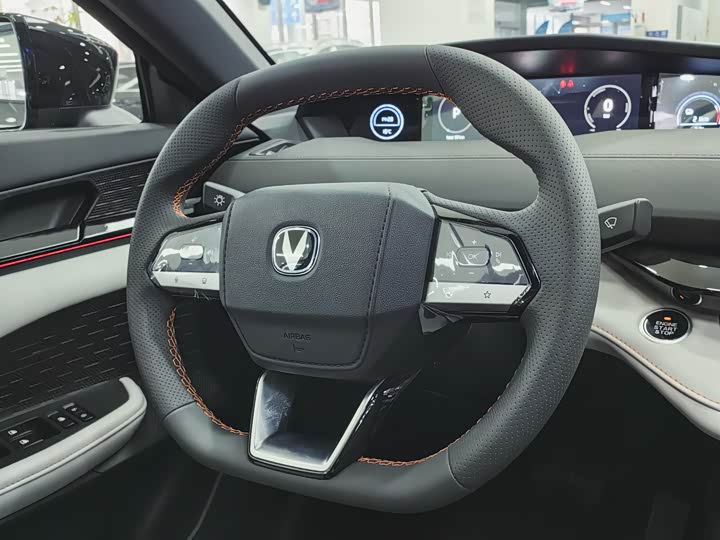 Фото 6 - Changan UNI-V Hybrid