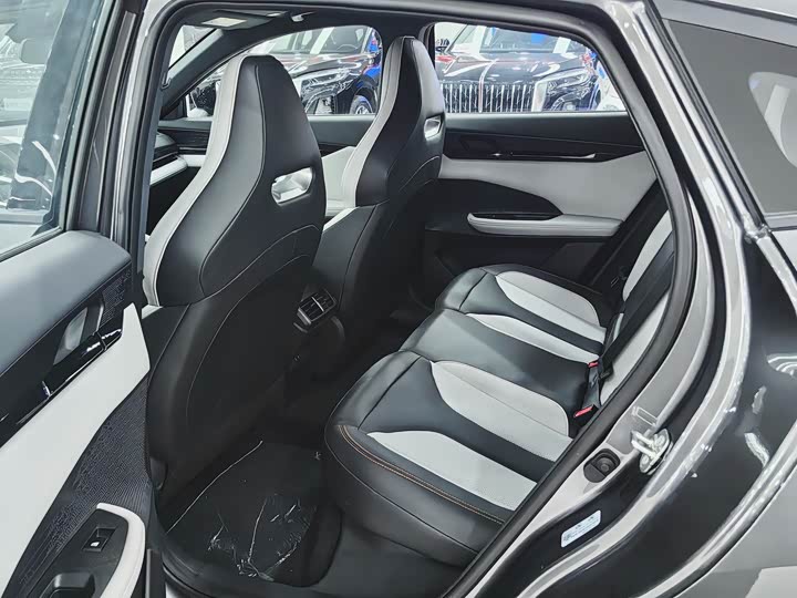 Фото 8 - Changan UNI-V Hybrid