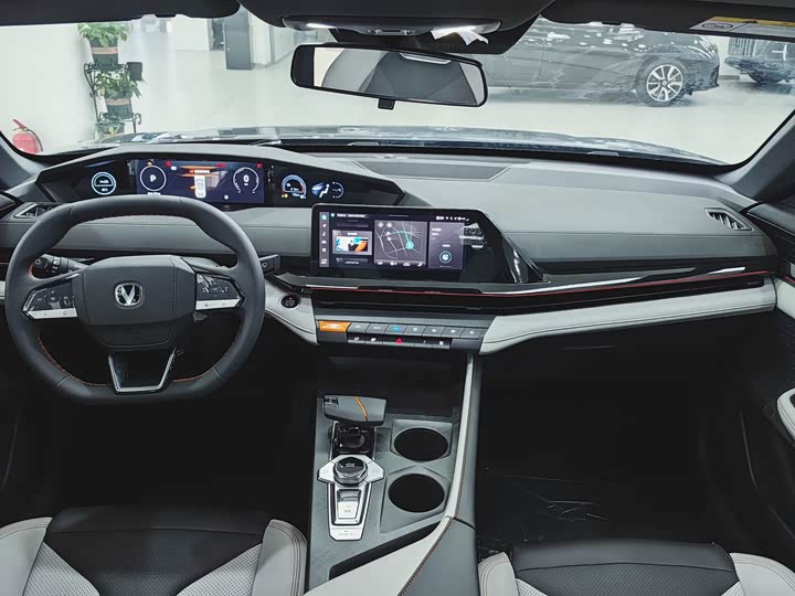 Фото 9 - Changan UNI-V Hybrid