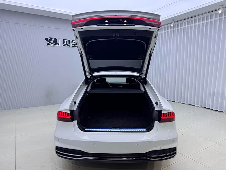 Фото 7 - Audi A7