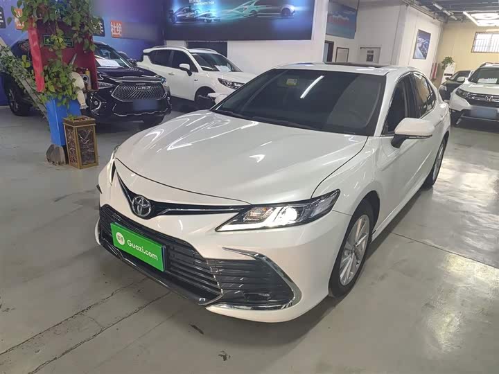 Фото 1 - Toyota Camry