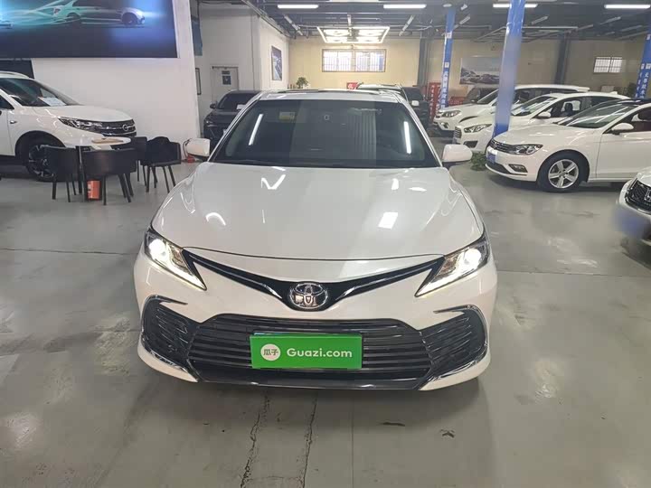 Фото 3 - Toyota Camry