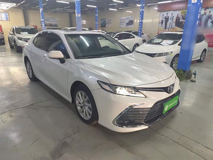 Фото 4 - Toyota Camry
