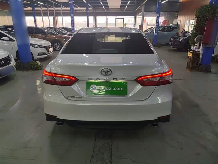 Фото 6 - Toyota Camry