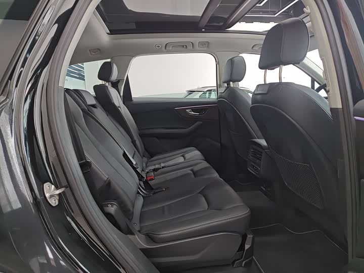 Фото 9 - Audi Q7