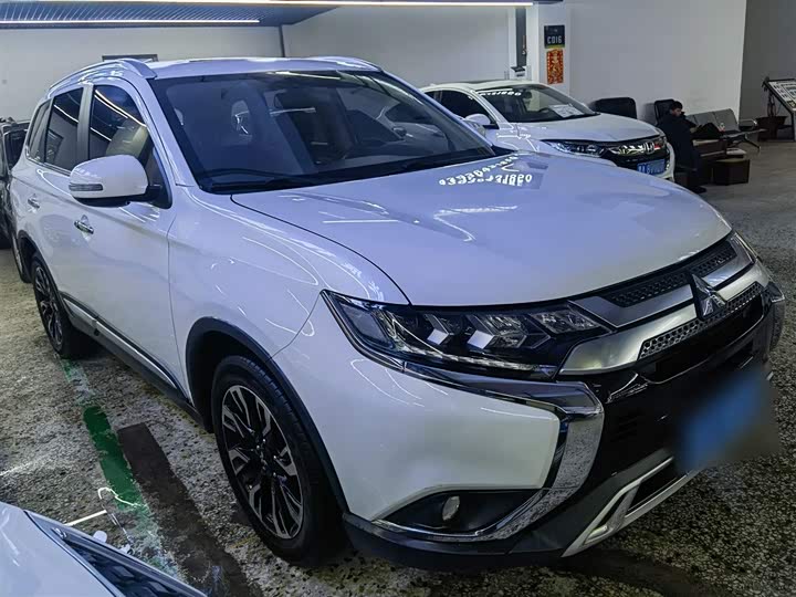 Фото 3 - Mitsubishi Outlander
