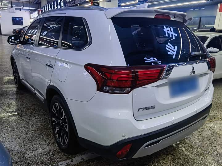 Фото 4 - Mitsubishi Outlander