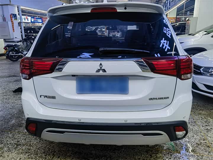 Фото 5 - Mitsubishi Outlander
