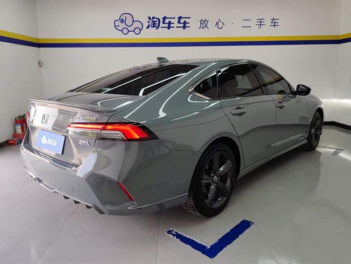 Фото 3 - Honda Inspire