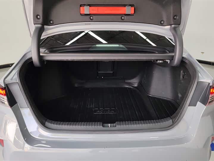 Фото 4 - Honda Inspire