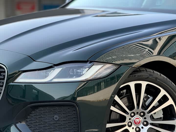 Фото 2 - Jaguar XF L