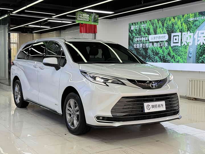 Фото 2 - Toyota Sienna