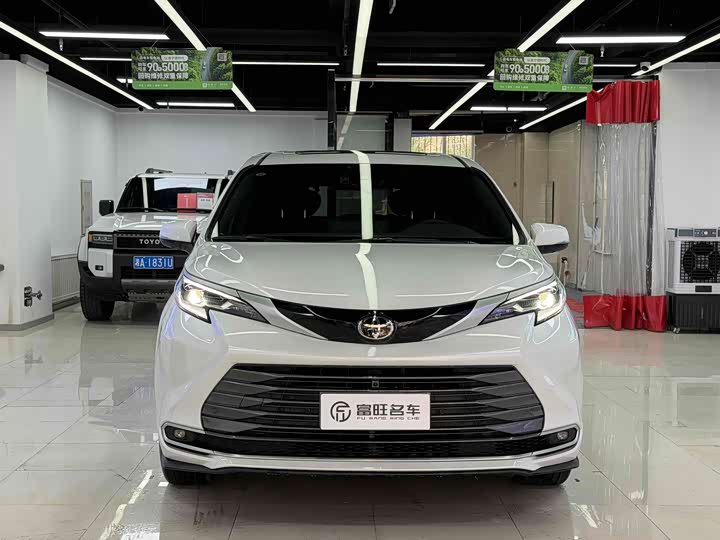 Фото 3 - Toyota Sienna