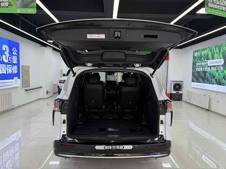 Фото 7 - Toyota Sienna