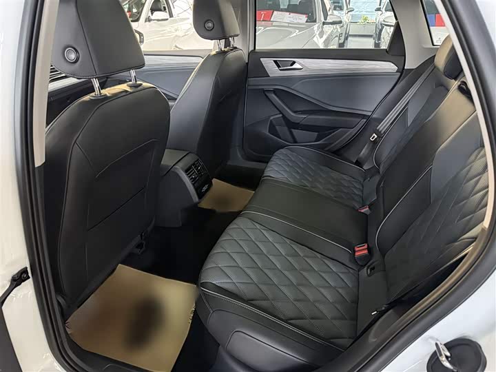 Фото 9 - Volkswagen Sagitar L