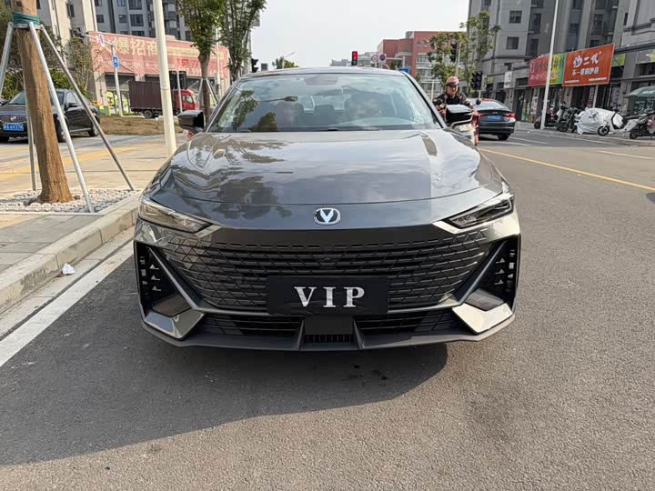 Фото 2 - Changan UNI-V