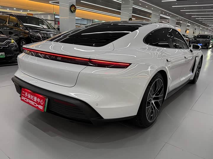 Фото 6 - Porsche Taycan