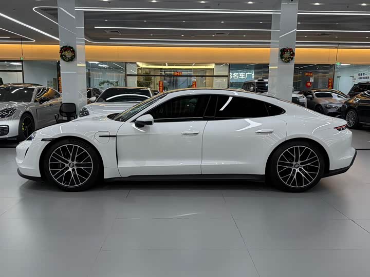 Фото 7 - Porsche Taycan