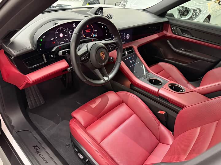 Фото 8 - Porsche Taycan