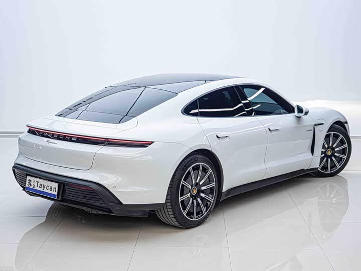 Фото 3 - Porsche Taycan