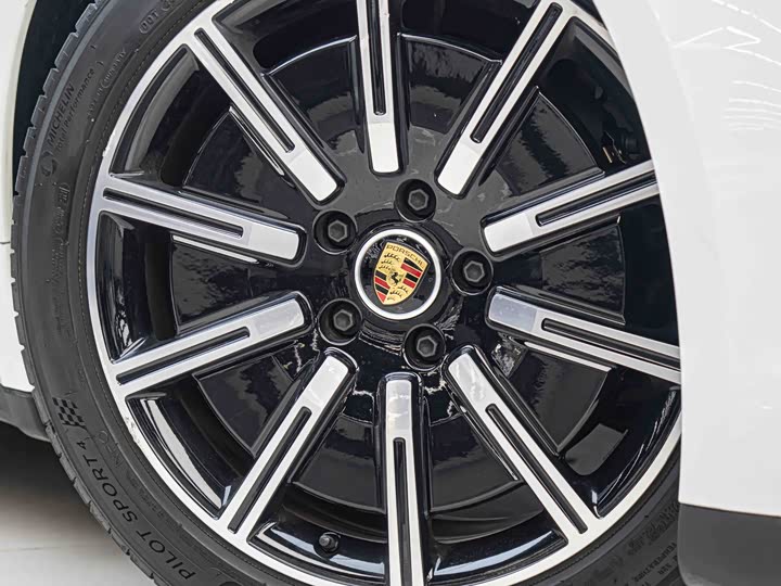 Фото 6 - Porsche Taycan