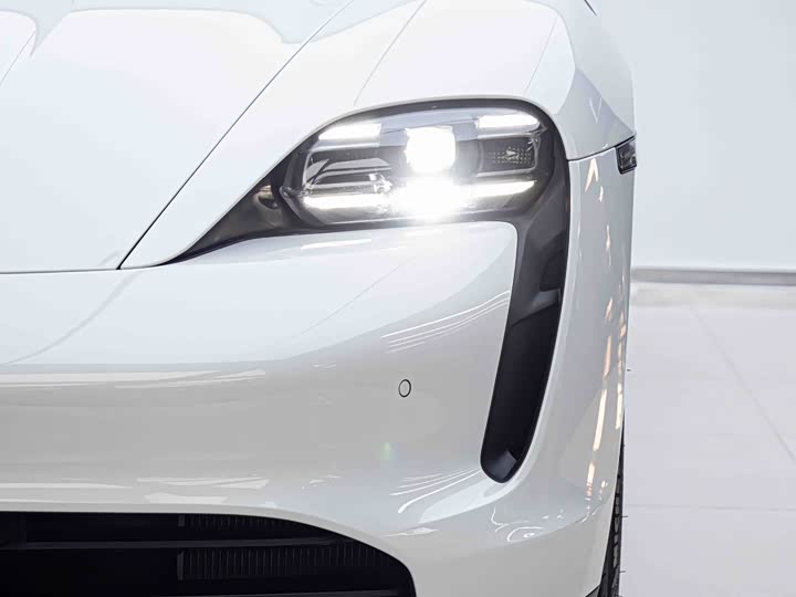 Фото 8 - Porsche Taycan