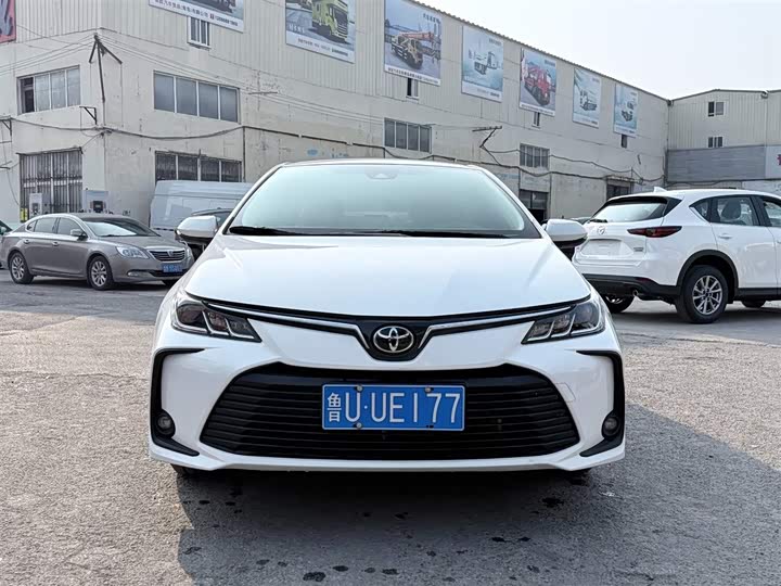 Фото 2 - Toyota Corolla